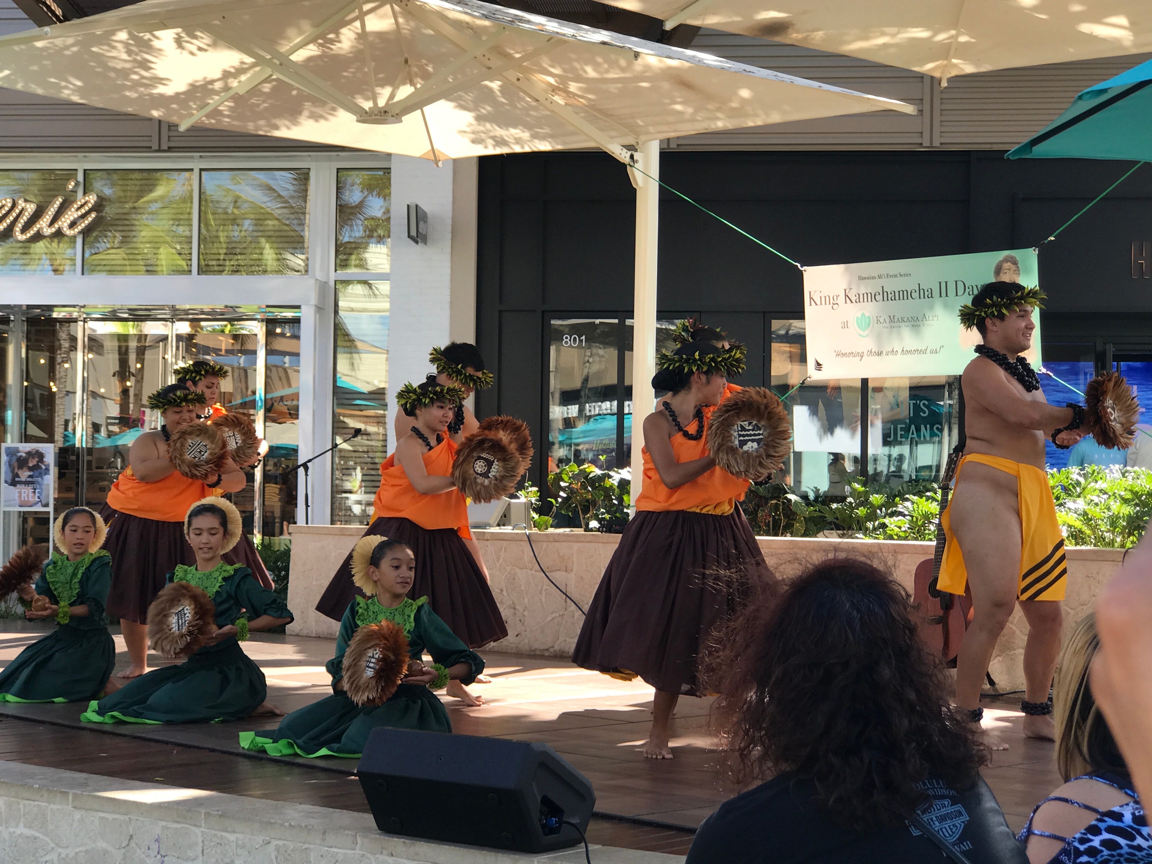 Hawaiian hula dancers performing at King Kamehameha celebration