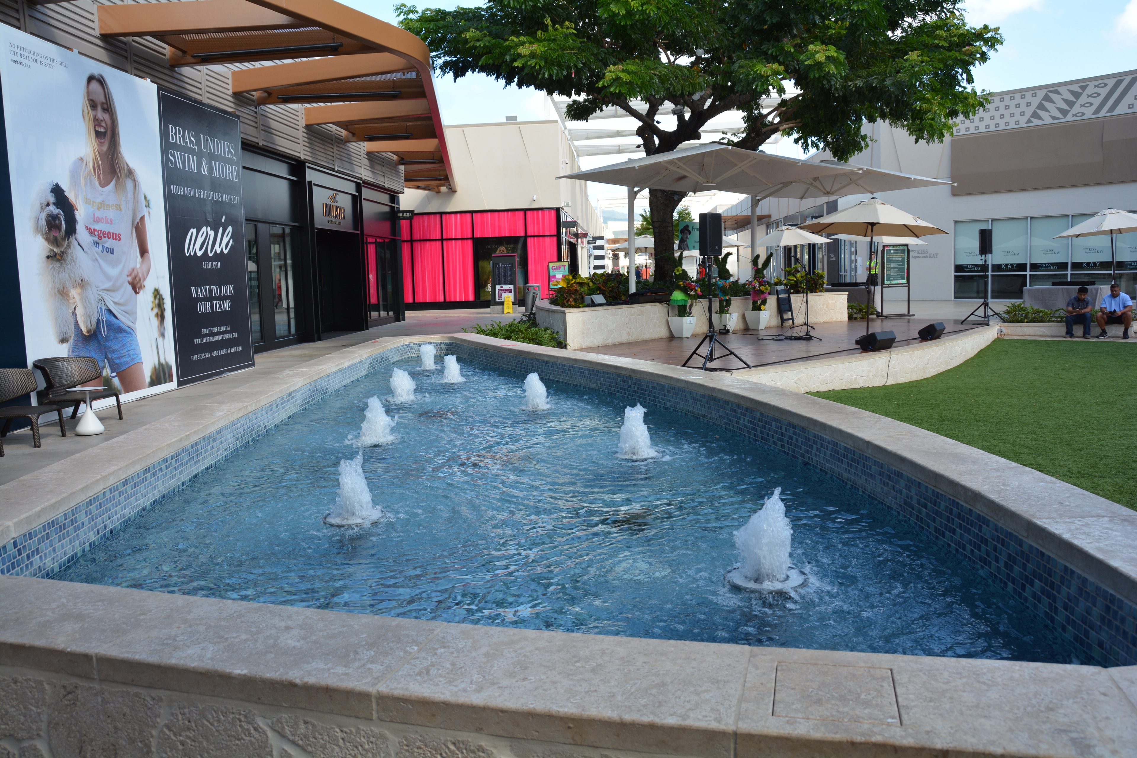 Outdoor pool with fountains retail courtyard