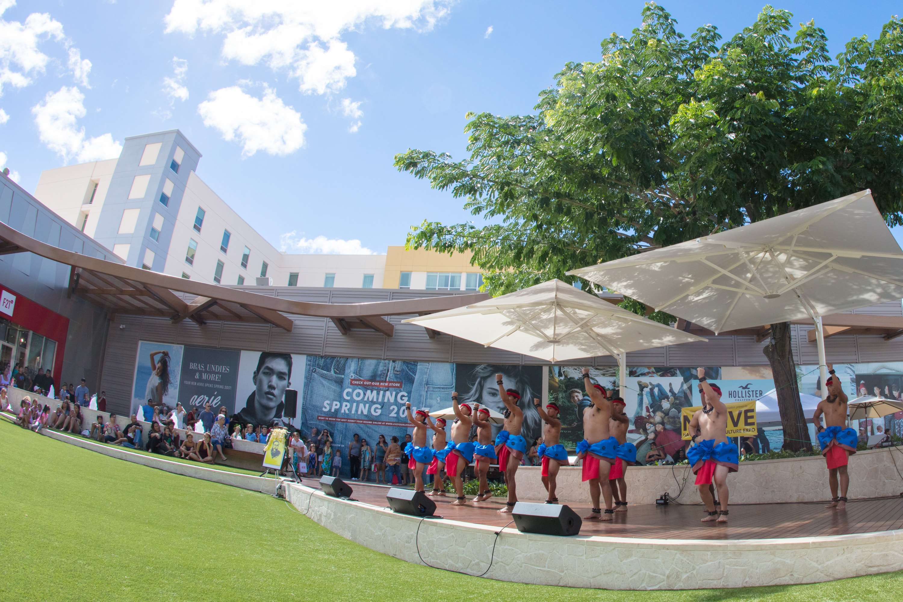Outdoor shopping mall performance stage event